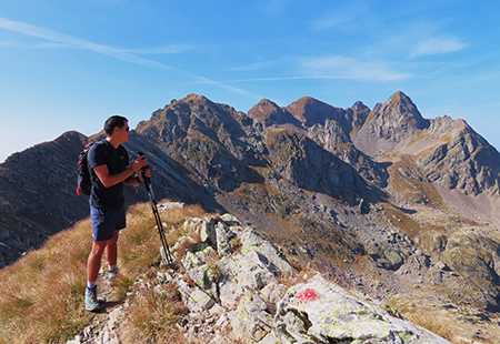 RIFUGIO BENIGNI (2222 m) ad anello dalla CIMA DI VAL PIANELLA (2349 m)-9ott23 - FOTOGALLERY